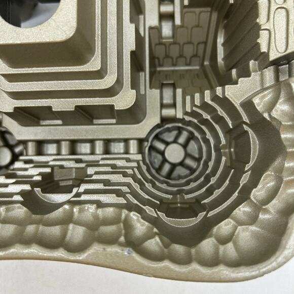 Nordic Ware Castle Bundt Cake Pan 10 Cup Cast Aluminum USA - Picture 10 of 14